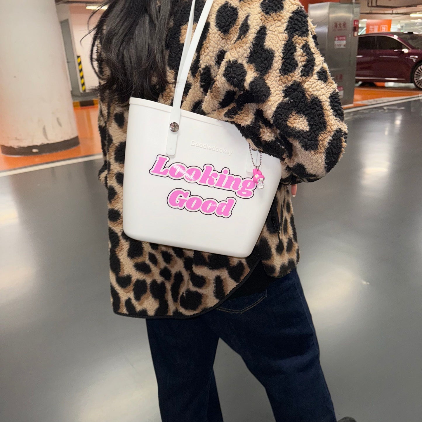 Looking Good Slogan Tote Bag With Bag Charm White