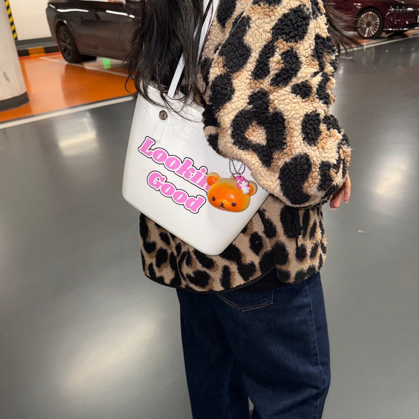Looking Good Slogan Tote Bag With Bag Charm White