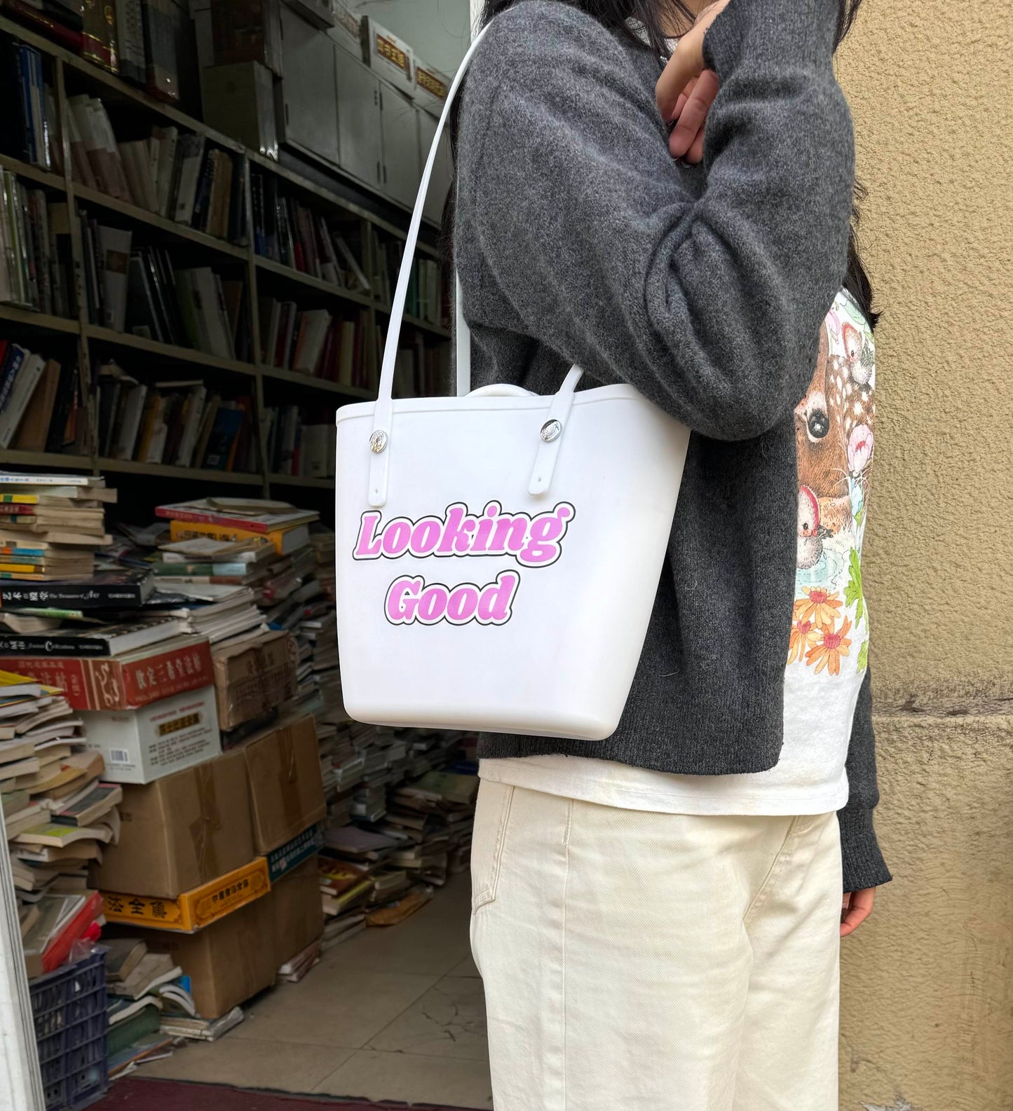 Looking Good Slogan Tote Bag With Bag Charm White